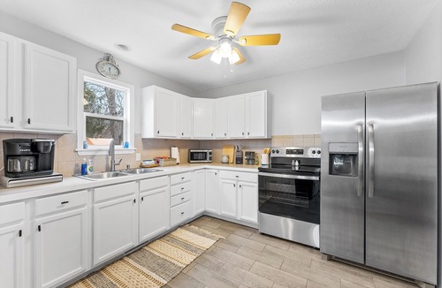 Craig Beach House | Lake Milton Home; 3BR, WiFi, Near Beach, State Park, Golf, Winery, & Restaurants