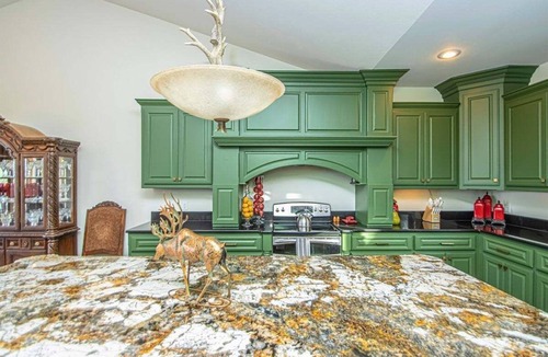 Mountain Pine House | Lake Ouachita: Peaceful 4BR Getaway, Lake Views