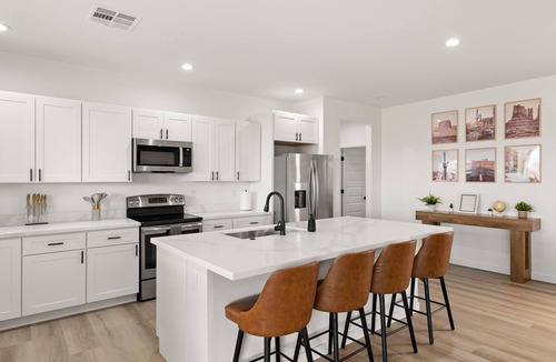 Greenehaven House | Lake Peek + Chic New Retreat + Hot Tub 2 Master Suites+Boat Garage+Game Haven