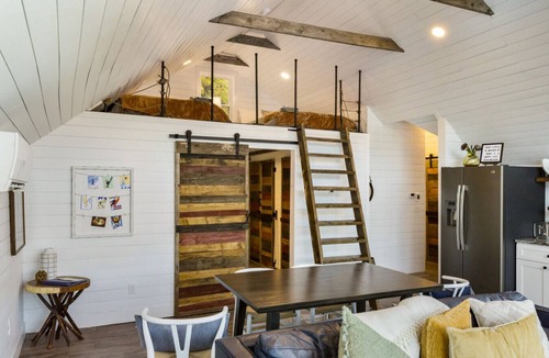 Newbury House | Lake Retreat | Dock | 3 Cottages | Firepit