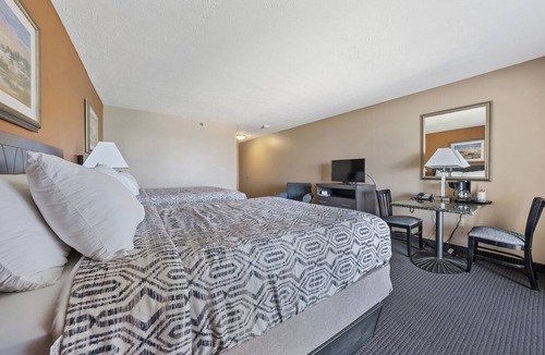 Put-in-Bay Hotel | Lake View Balcony - 2 Queen Room (Sleeps 4)