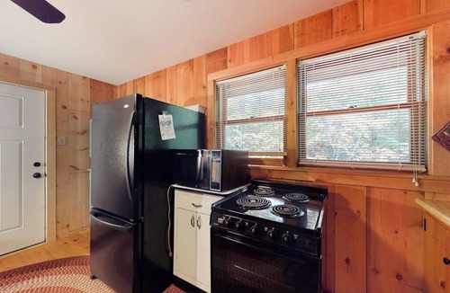 Moultonborough Apartment | Lake-view condo near golf with a grill & cable - dog-friendly
