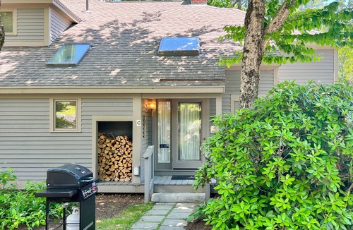 Bristol Condo | Lake View Condo with WiFi, Fireplace, Deck, Sun Room, & Shared Pool/Tennis/Beach