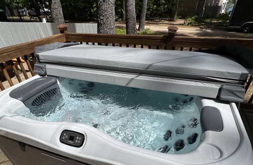 East Wakefield House | Lake View Cottage with Hammock/Swing & Fire Pit & Two New Jacuzzi Spa Hot Tubs