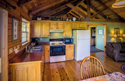 Garfield Cabin | Lake View Honeymoon Log Cabin