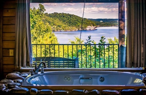 Garfield Cabin | Lake View Honeymoon Log Cabin