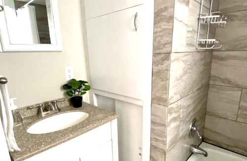 Alton Bay Apartment | Lake Winni Lodge Retreat