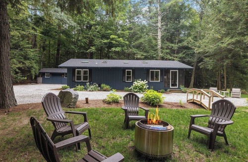 Moultonborough House | Lake Winnipesaukee Water Access Cottage Association Beach Screened Porch