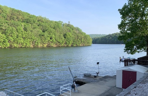Stevenson Cottage | Lake Zoar cozy 2 Bedroom 1 Bath cottage
