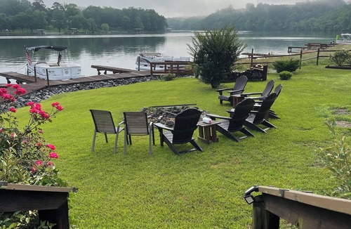 Jones Mills House | Lakefront 3-bedroom Lodge in Hot Springs Arkansas, directly on Lake Catherine!