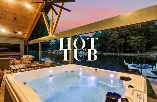 Mid America House | Lakefront 4BR on Lake Hamilton, Dock, Hot Tub, Game Room, Sleeps 10