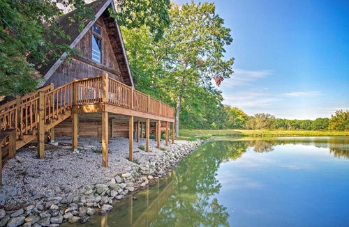Columbia House | Lakefront A-Frame Cabin with Community Perks