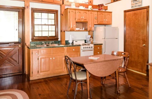 Milltown House | Lakefront Cabin Getaway near Columbia, Kentucky