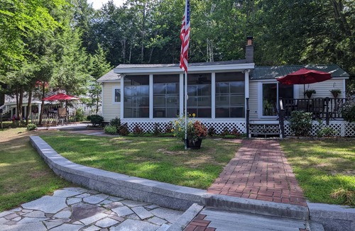 Weare House | Lakefront Cottage on Peaceful Horace Lake