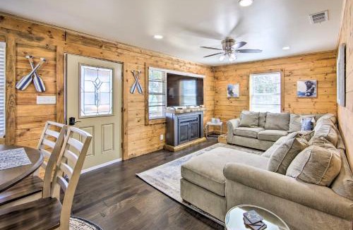 Lone Star House | Lakefront Daingerfield Retreat w/Shared Dock!