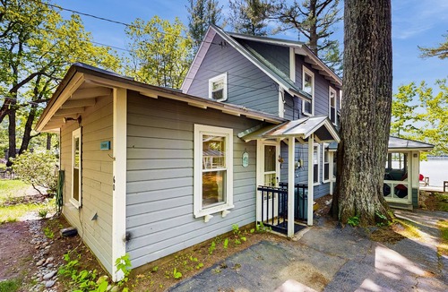 Smithfield Cottage | Lakefront dog friendly cottage w/a dock & beautiful sunset views