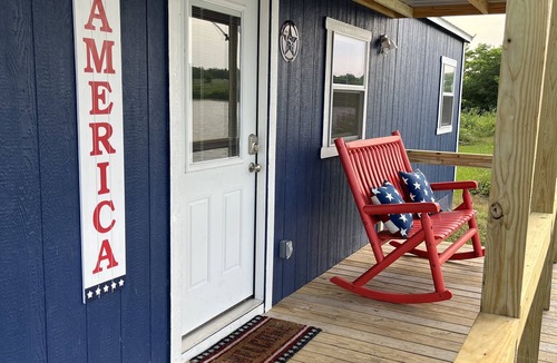 Commerce Cabin | Lakefront Eagle Lodge