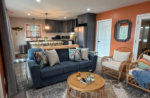 Portage Lakes House | Lakefront Escape- Hot Tub & Putt-Putt