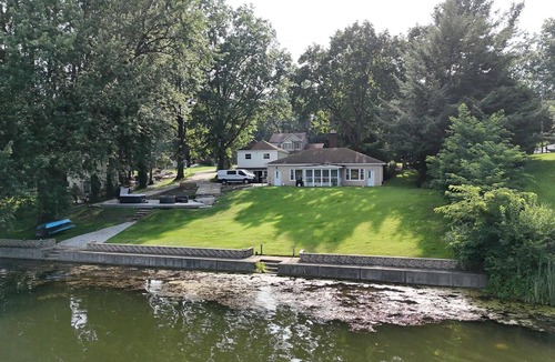Portage Lakes House | Lakefront Escape- Hot Tub & Putt-Putt