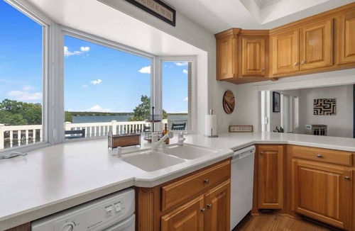 Hot Springs Village House | Lakefront Estate on Lake Balboa Sleeps 16+