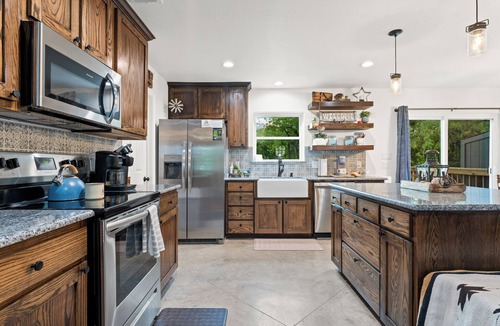Dennis Cabin | Lakefront! Fire Pit, Kayaks, Foosball, Sparkling Clean Hot Tub