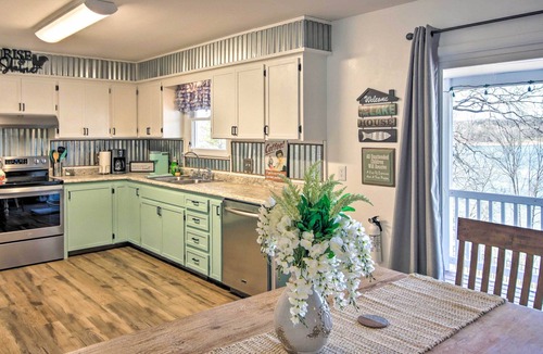 Shell Knob Cottage | Lakefront Gem w/Screened Porch + Game Room!