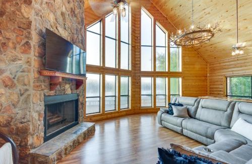 Gladewater House | Lakefront Gladewater Retreat w/Dock + Hot Tub!