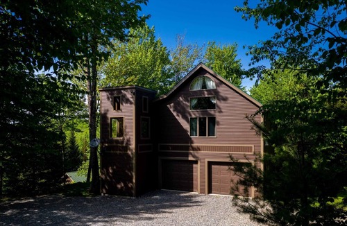 Hyde Park House | Lakefront Guest Cottage at Ondine Estate