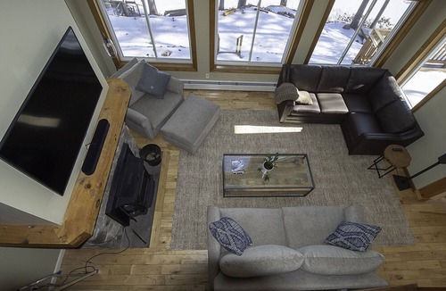 Raymond House | Lakefront Home on Beautiful Crescent Lake