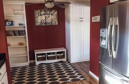Elwood House | Lakefront Home-Sleeps 10, Private Dock, Kayaks, Family Friendly