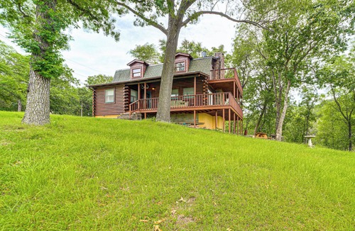 Mayes County Cabin | Lakefront Home w/Boat Ramp Near Spavinaw Rec Area