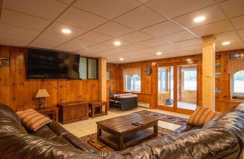 Limerick House | Lakefront Home w/Seasonal Dock in Limerick!