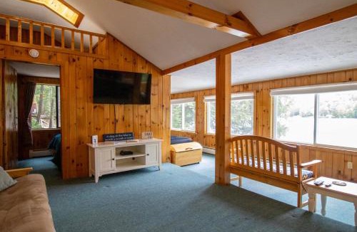Limerick House | Lakefront Home w/Seasonal Dock in Limerick!
