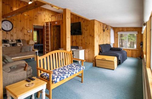 Limerick House | Lakefront Home w/Seasonal Dock in Limerick!