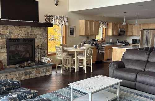 Freedom House | Lakefront home with private dock on Lake Ossipee in Freedom, NH sleeps up to 10