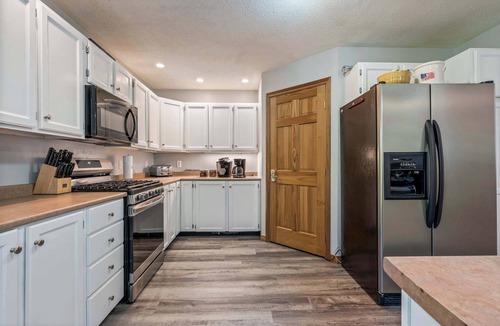 Lebanon House | Lakefront Home with Private Beach Access & Hot Tub