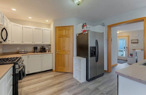 Lebanon House | Lakefront Home with Private Beach Access & Hot Tub