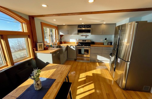 Northwood Cottage | Lakefront House on Pleasant Lake - Pet Friendly