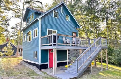 Northwood Cottage | Lakefront House on Pleasant Lake - Pet Friendly