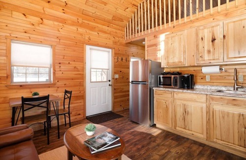 Bethlehem Cabin | Lakefront Log Cabin Hideaway for Two