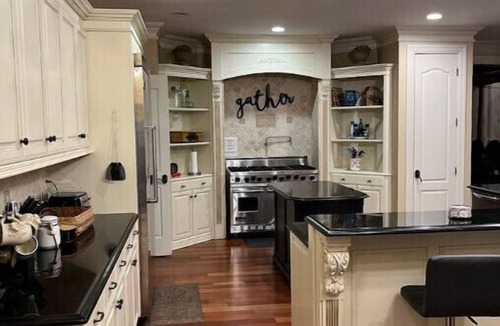 Benton House | Lakefront Manor