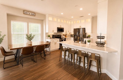 Tarrant County House | Lakefront Oasis w/covered Patio + outdoor Kitchen