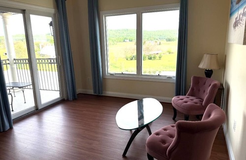 Purcellville Bed & Breakfast | Lakefront Retreat 1 BR 1 Full Bath w/Private Island Access + Breakfast Included