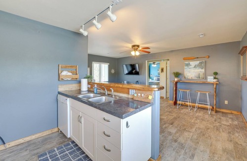 Shell Knob Condo | Lakefront Shell Knob Condo w/Deck & Grill!