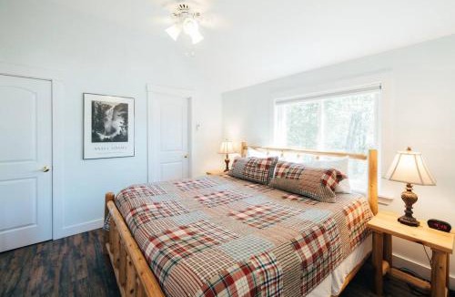 North New Portland Ski Chalet | Lakefront Stunning Home, only 30 min to Sugarloaf!