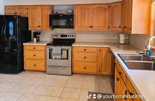 Howard House | Lakefront Sunset Family Chateau Perfect Fall or Winter Getaway!