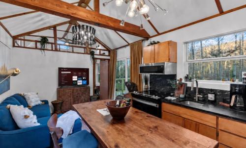Shreveport House | Lakefront Tiny Emerald wkayaks & canoes