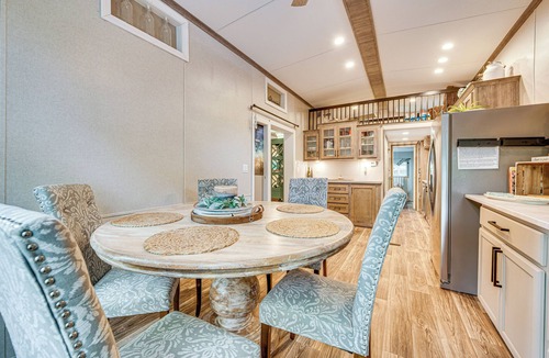 Lochmere Cabin | Lakehouse with Sandy Beach and Boating