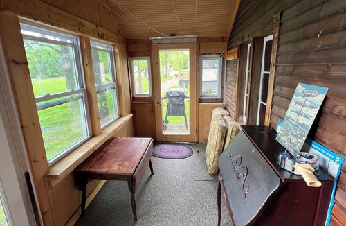Grand Isle Cottage | Lakeside 2-bedroom cottage with WiFi in Grand Isle