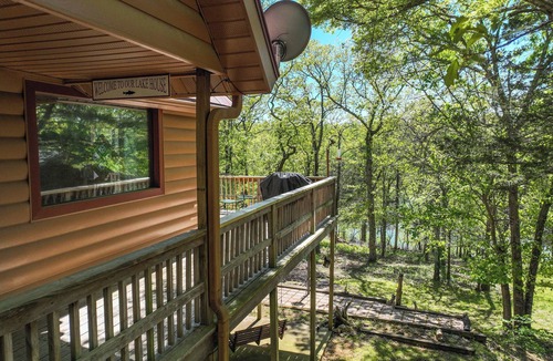 Golden House | Lakeside Cabin with Cozy Loft!